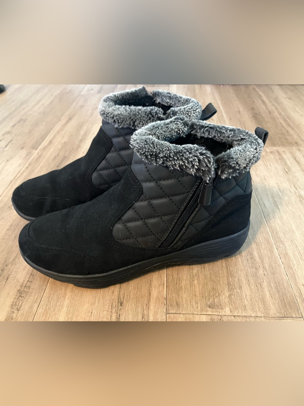 Easy Spirit women’s black ankle side zip cuffed quilted detail boots size 7.5